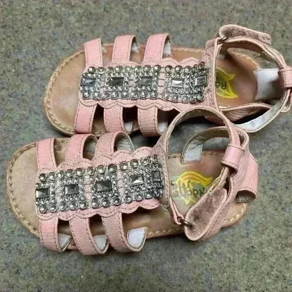 Rachel Shoes‎ Toddler girls pink sandals with “rhinestone” detail. Size 6